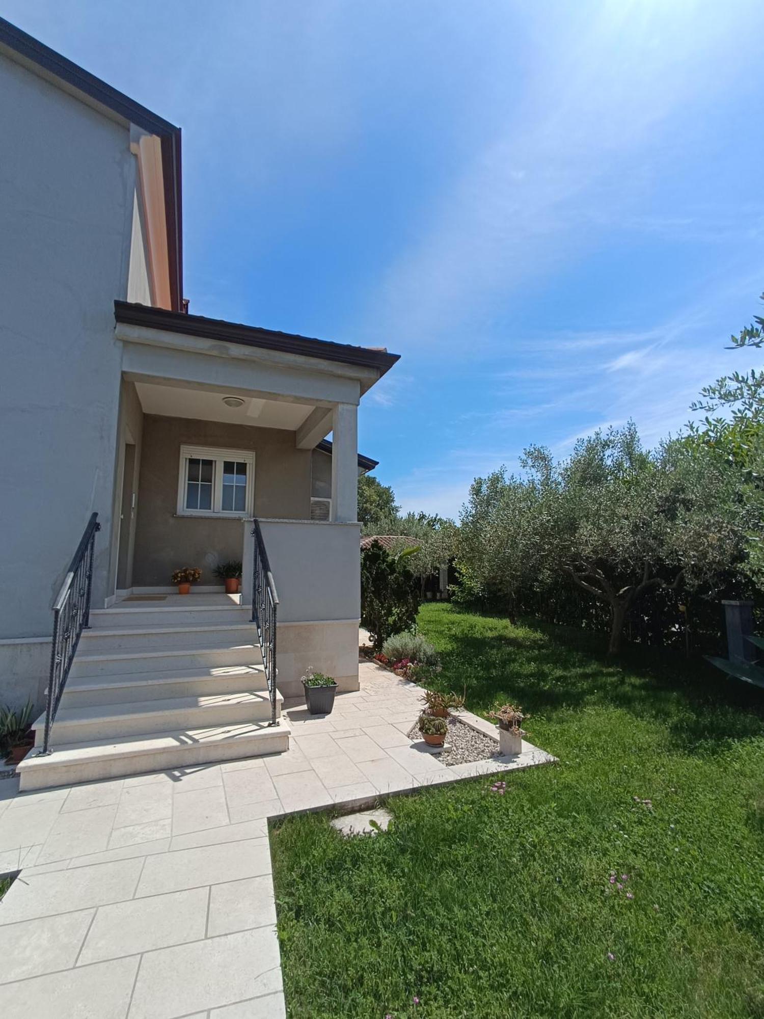 Apartman Ika Umago Esterno foto