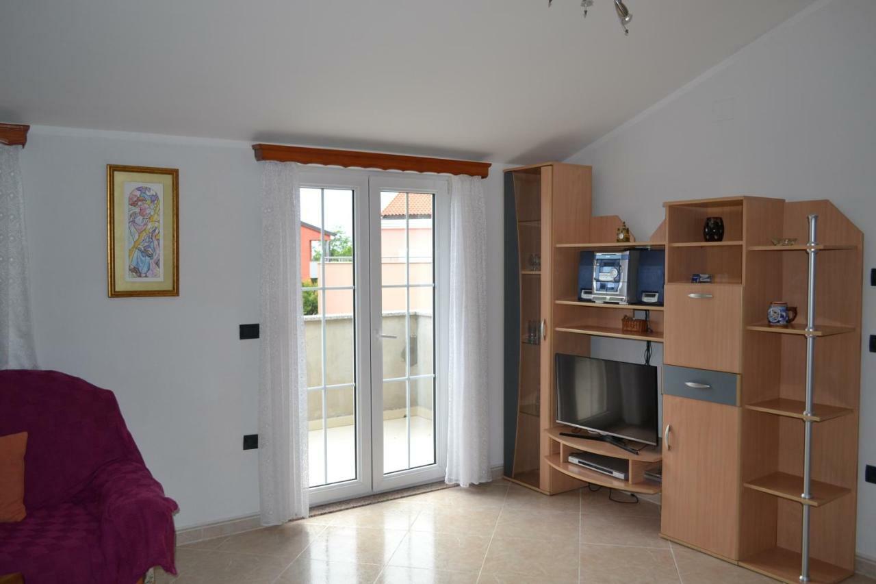 Apartman Ika Umago Esterno foto