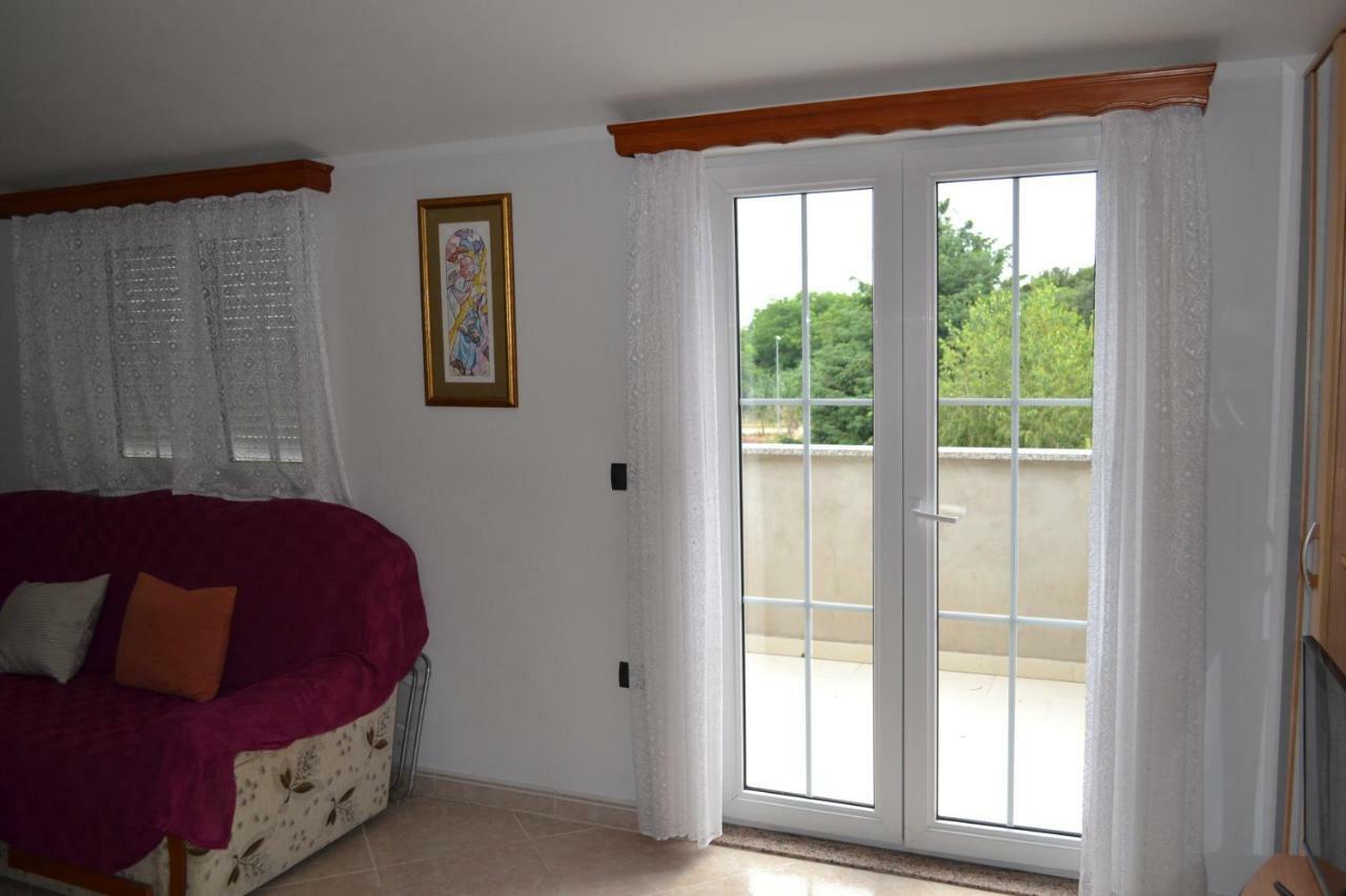 Apartman Ika Umago Esterno foto