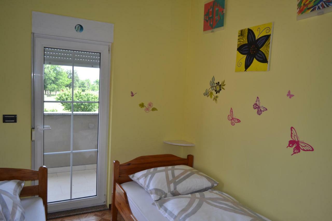 Apartman Ika Umago Esterno foto