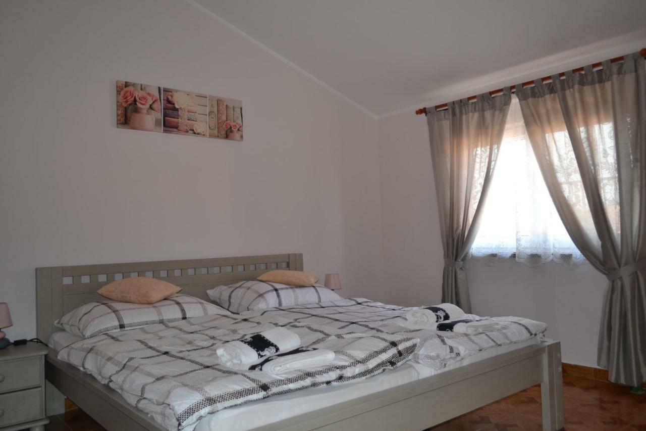 Apartman Ika Umago Esterno foto