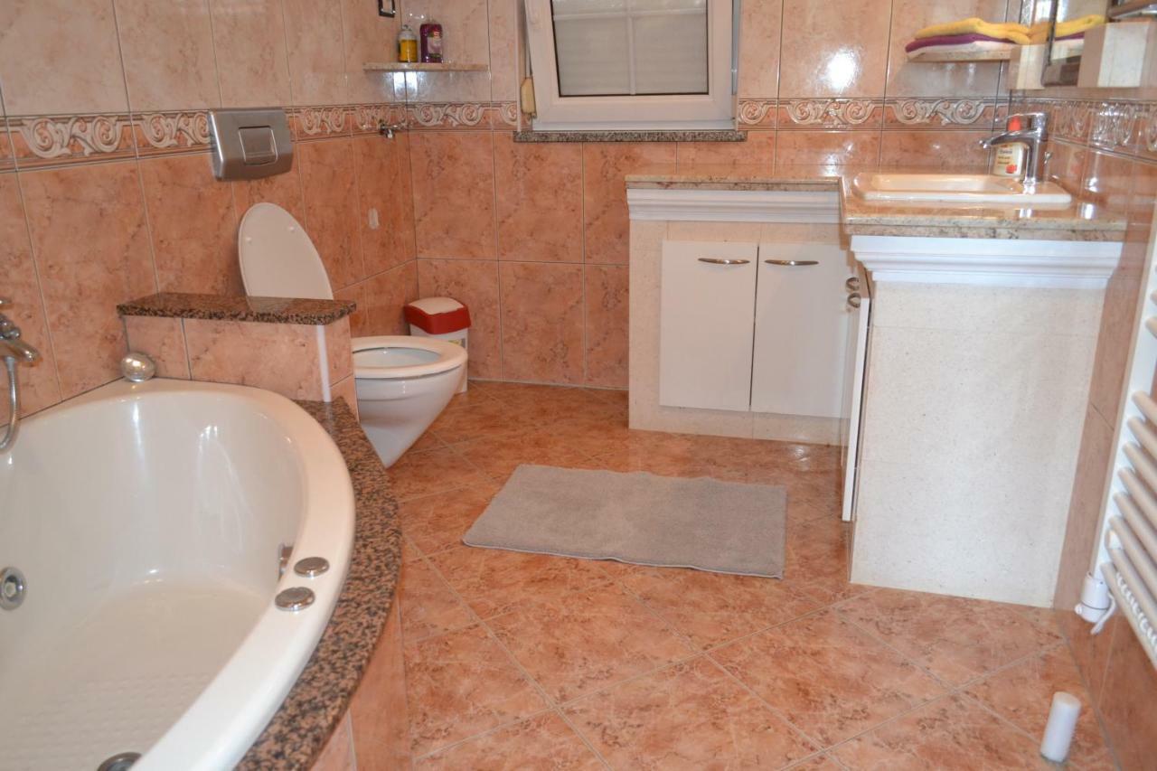 Apartman Ika Umago Esterno foto